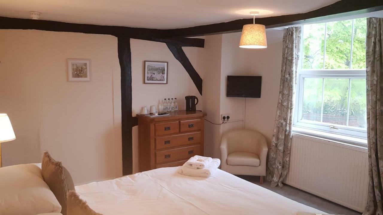 Chequers Inn Fladbury Exterior photo