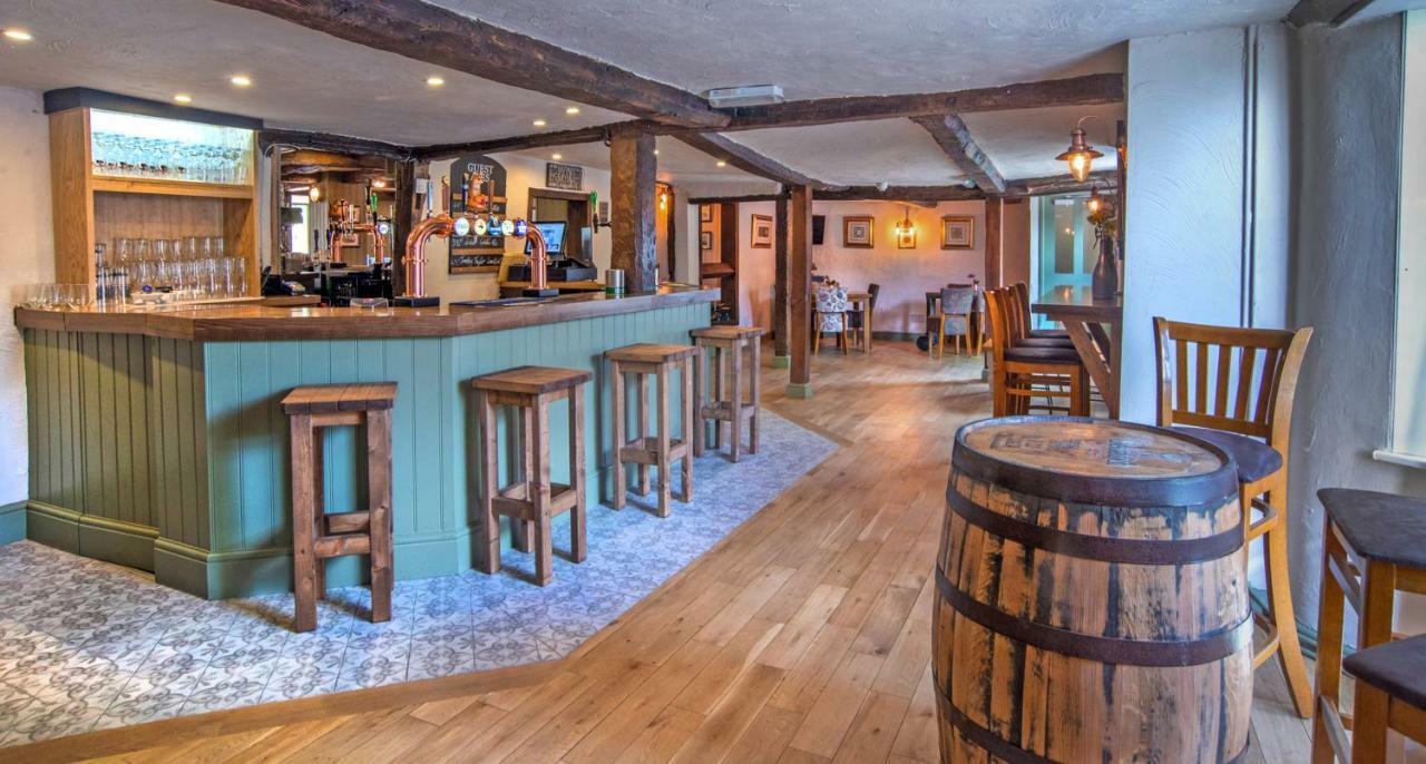Chequers Inn Fladbury Exterior photo