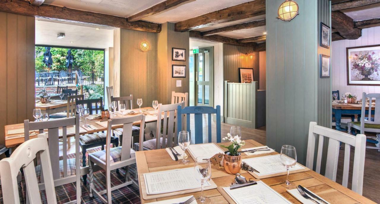 Chequers Inn Fladbury Exterior photo